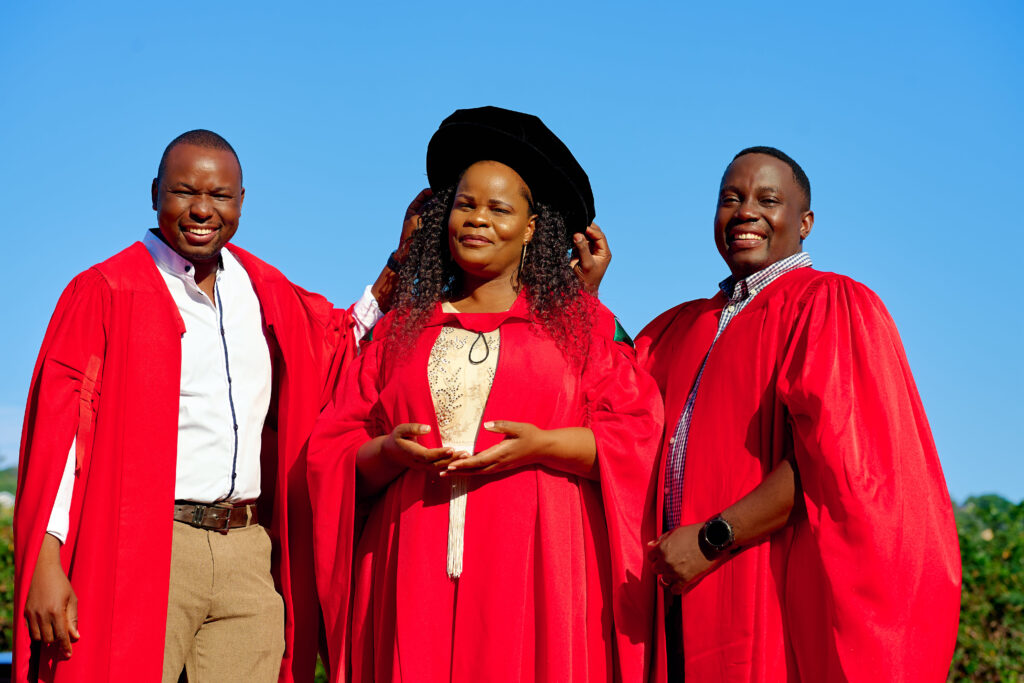 Dr Elizabeth Kola with supervisors Professor Caswell Munyai (left) and Professor Tatenda Dalu (right).