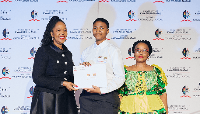 Ms Mawenzokuhle Mnqayi (centre) with guest speaker at the Scholarship Awards Ceremony, Dr Judy Dlamini (left), and Professor Busisiwe Ncama, Deputy Vice-Chancellor and Head: College of Health Sciences.
